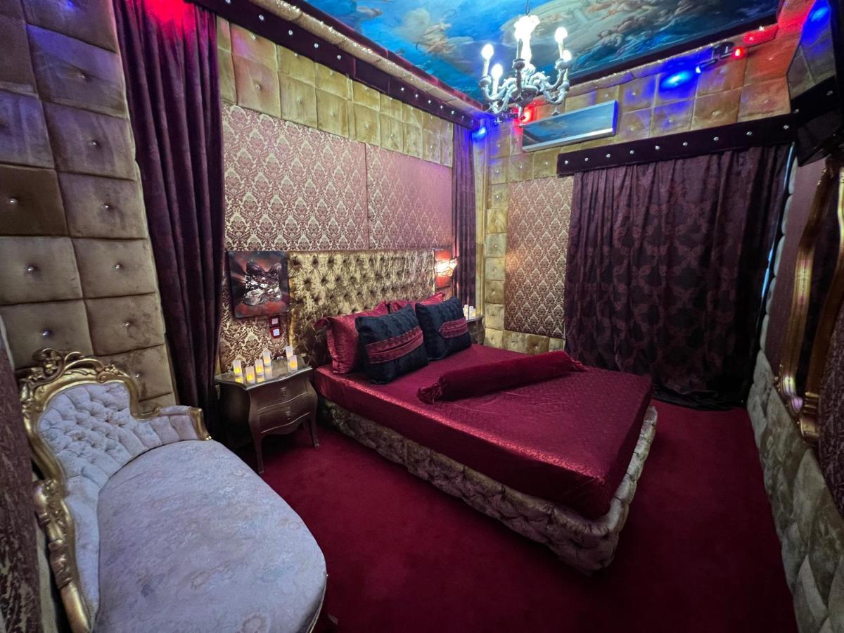 Priamos Erato Love hotel