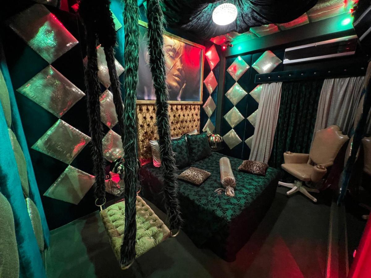 Love hotel Priamos Erato *