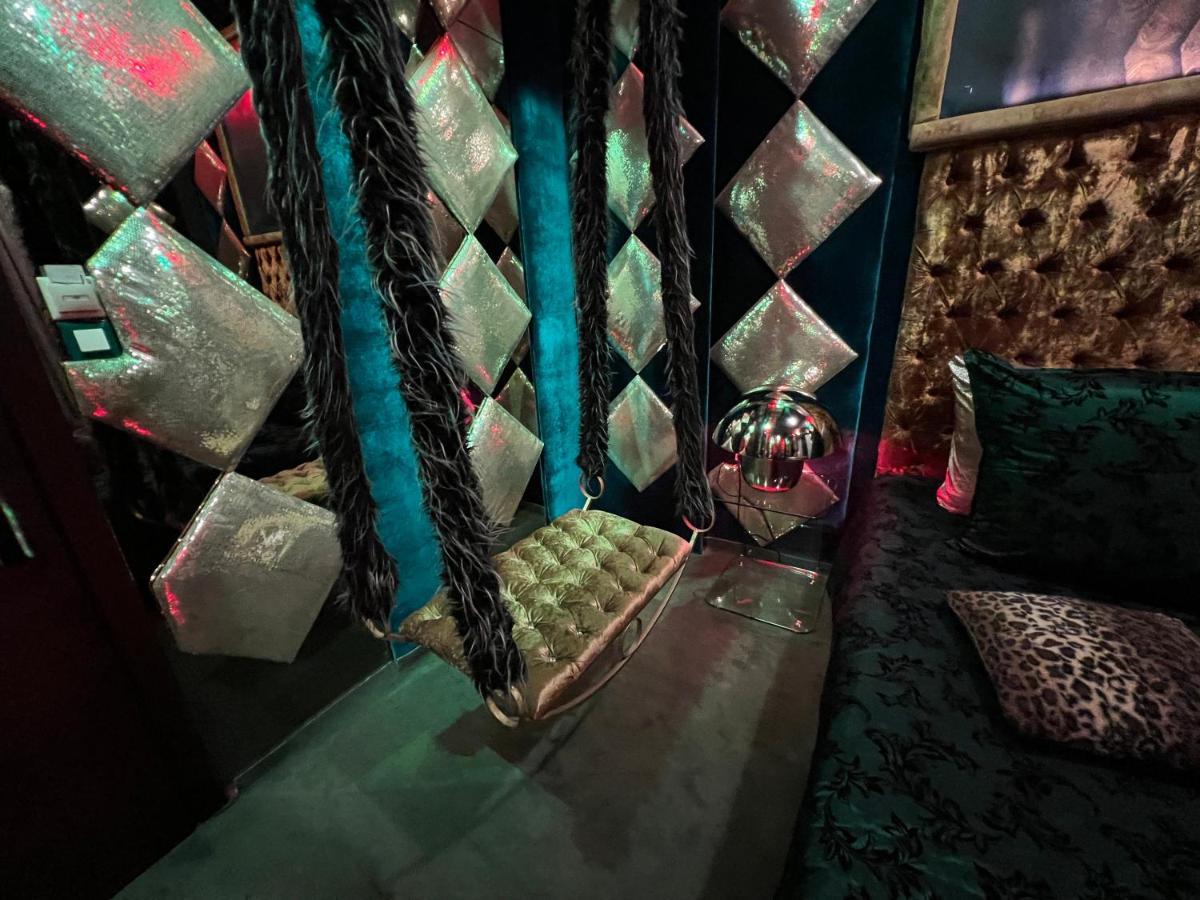 Love hotel Priamos Erato
