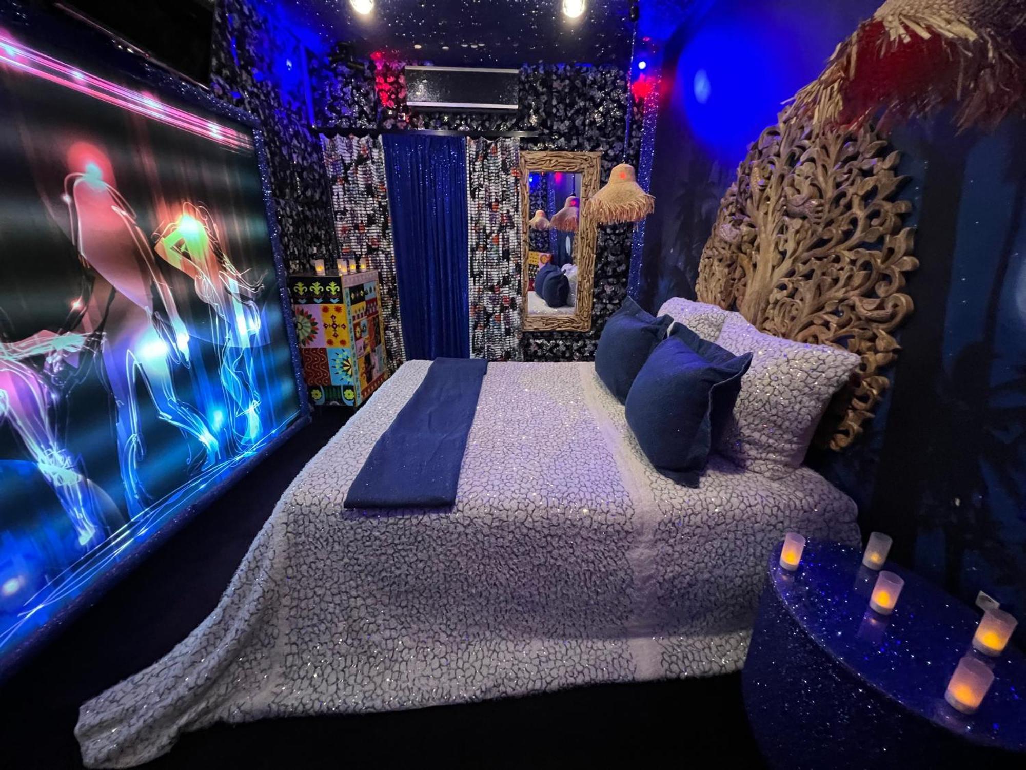 Priamos Erato Love hotel *
