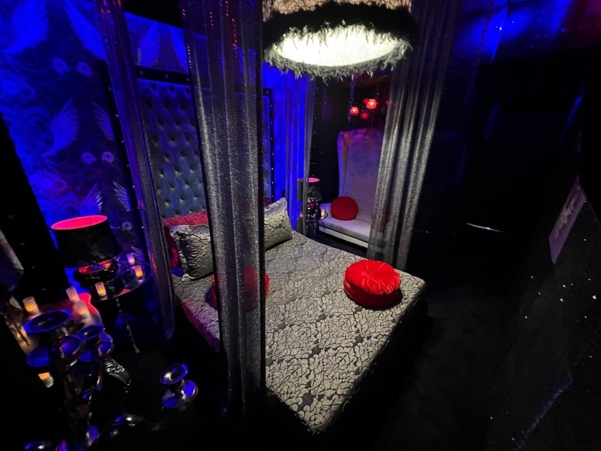 Love hotel Priamos Erato *