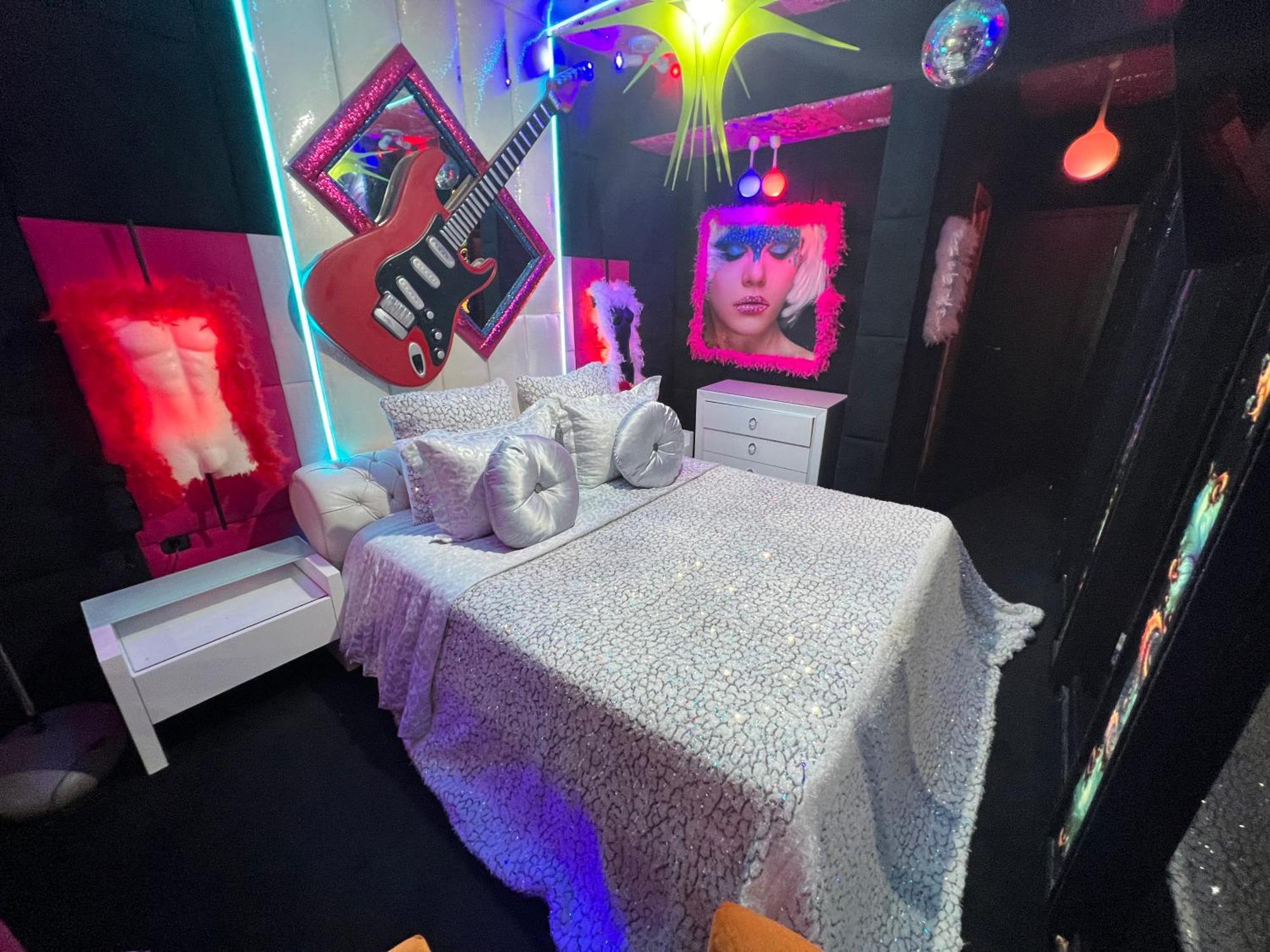 Priamos Erato Love hotel Atene